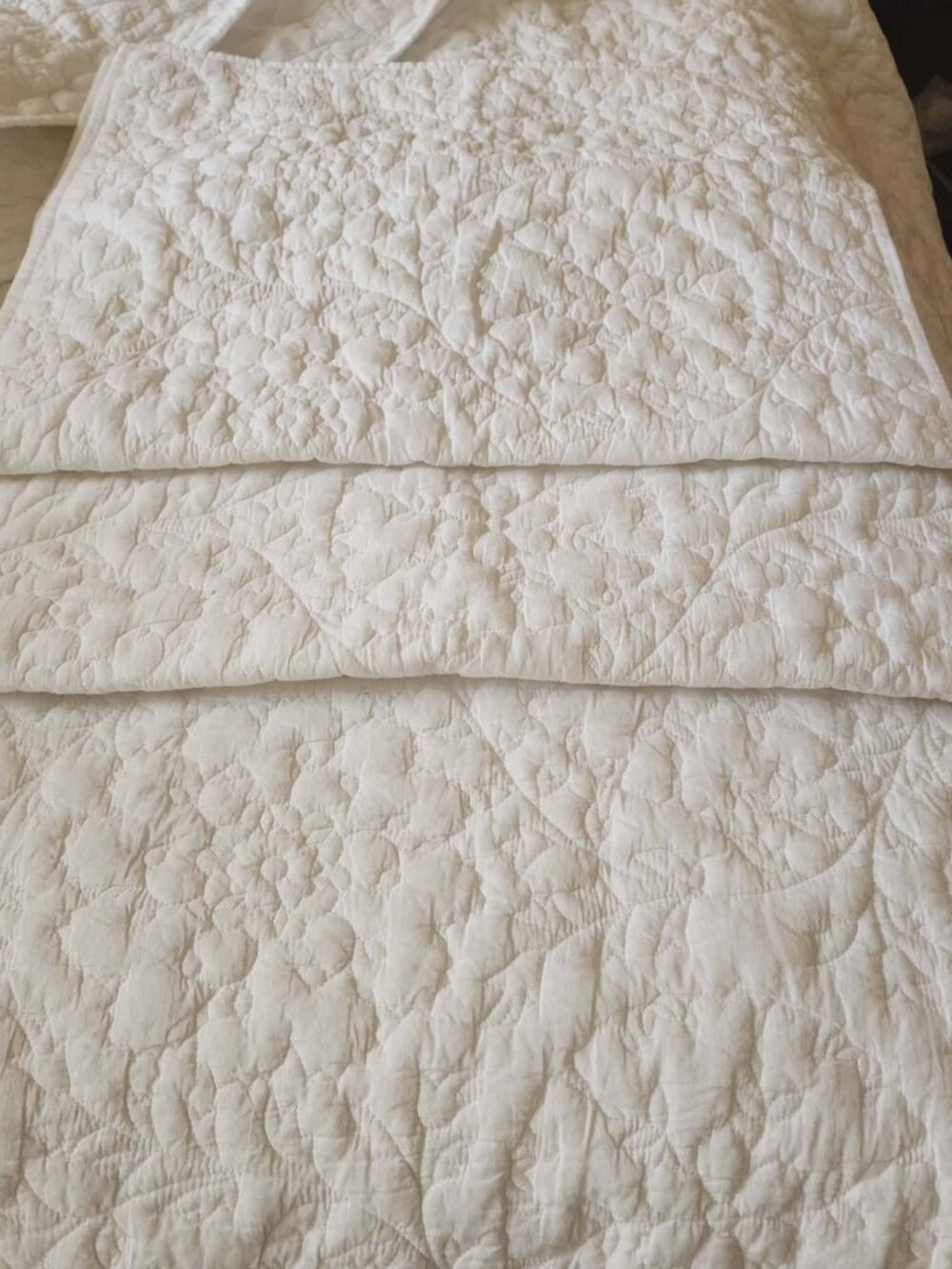 Charter Club by Macy’s King Size Quilted Coverlet Set with Shams – White Floral